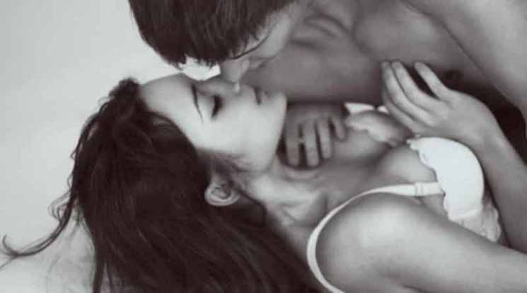 লকডাউনের নিয়ম ভেঙে সিনেমা হলে ঢুকে উদ্দাম যৌনতা, অতপরins class=