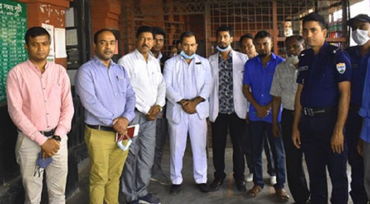 যাত্রী সেবার মান বাড়াতে সান্তাহার ষ্টেশনে বানিজ্যিক কর্মকর্তার নেতৃত্বে উচ্ছেদ অভিযান