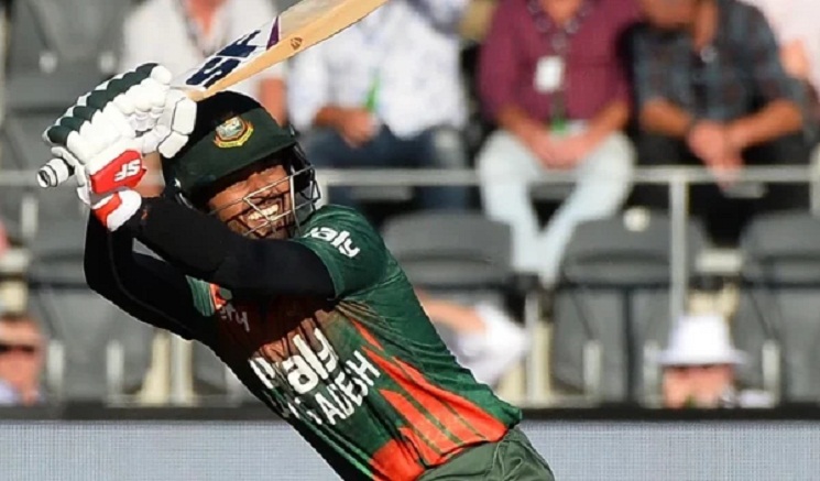 ৩১৯ রানের টার্গেটে ব্যাটিংয়ে টাইগাররা