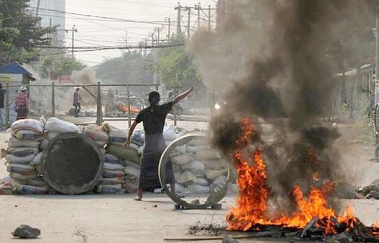 জান্তাবিরোধী বিক্ষোভে তিন শতাধিক নিহত, ব্রিটেন-যুক্তরাষ্ট্রের নতুন নিষেধাজ্ঞা