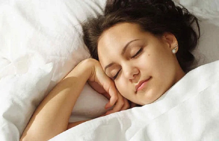 বিবস্ত্র হয়ে ঘুমালেই বিপদ