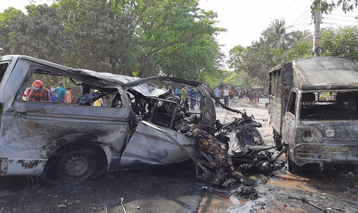 রাজশাহীতে বাস-মাইক্রোবাস মুখোমুখি সংঘর্ষ, নিহত ১৭