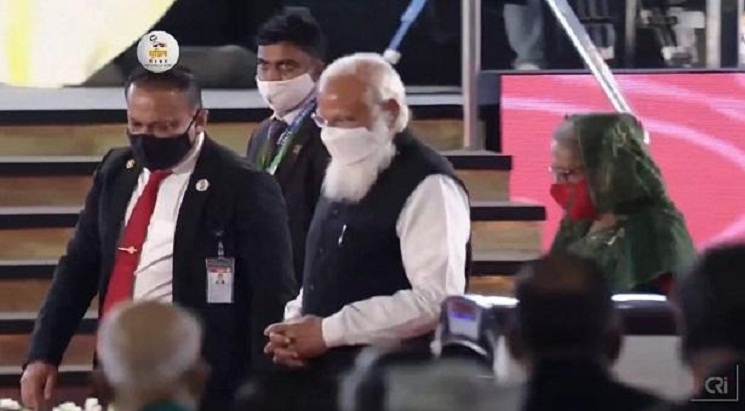 মুজিব কোট পরে প্যারেড গ্রাউন্ডে মোদি