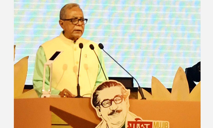 স্বাধীনতা ও স্বেচ্ছাচারিতা এক করে দেখলে চলবে না: রাষ্ট্রপতি