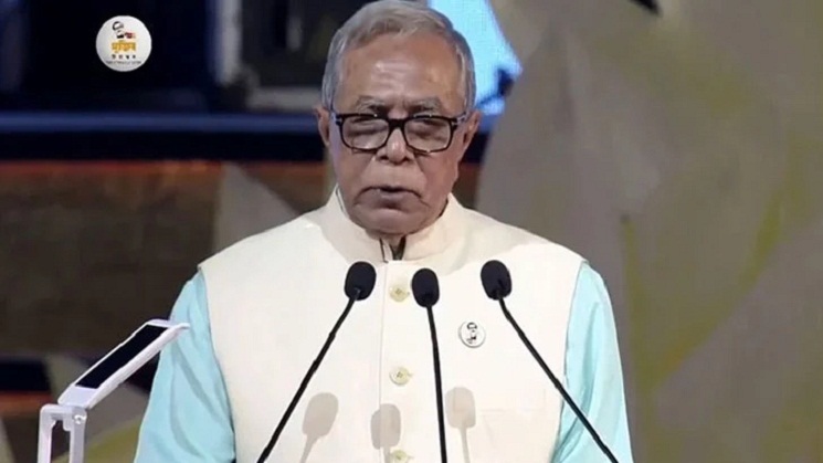 স্বাধীনতা ও স্বেচ্ছাচারিতাকে এক করে দেখলে চলবে না: রাষ্ট্রপতি