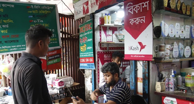বিকাশ–রকেট–নগদে ৪০ হাজার টাকা পর্যন্ত লেনদেন বিনা মাশুলে