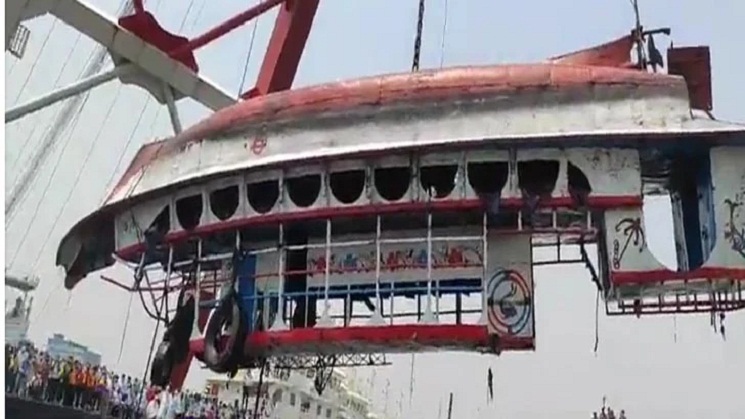শীতলক্ষ্যায় লঞ্চডুবি: নিখোঁজ আরও ১৫ লাশ উদ্ধার