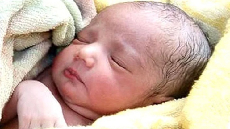 ডাক্তারের ঘোষণা করা গর্ভের মৃত সন্তান অ্যাম্বুলেন্সে জীবিত প্রসব!