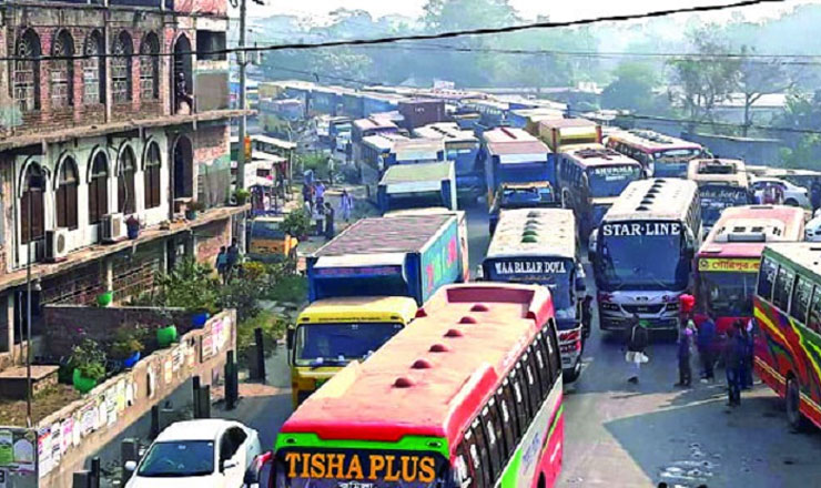 লকডাউনে বাড়িফেরা মানুষের চাপে সড়ক-মহাসড়কে ভয়াবহ যানজট