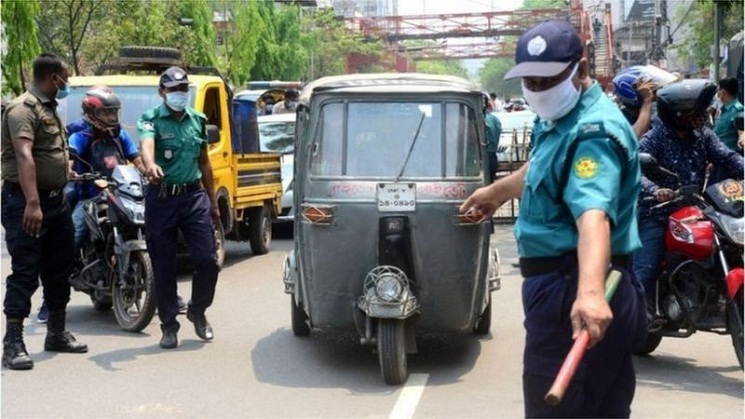 লকডাউনে বাড়ির বাইরে বের হতে যা করতে হবে 