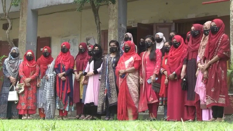 এবার মেডিকেলে চান্স পেয়েছেন যমজ বোনসহ এক স্কুলের ২৩ ছাত্রী