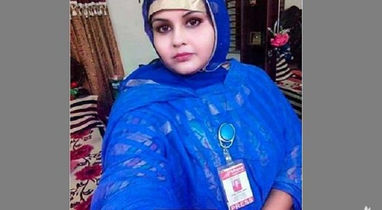 ফেনসিডিল নিয়ে স্বামীসহ ভুয়া নারী সাংবাদিক আটক