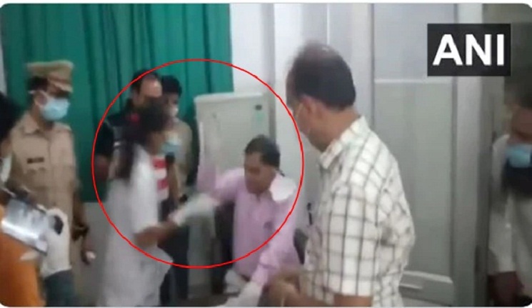 নার্স চড় মারলেন ডাক্তারকে, পাল্টা ঘুষি তাঁর