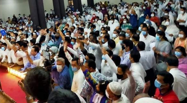 সভাপতি পদ নিয়ে সুপ্রিম কোর্ট বারে হট্টগোল-হাতাহাতি