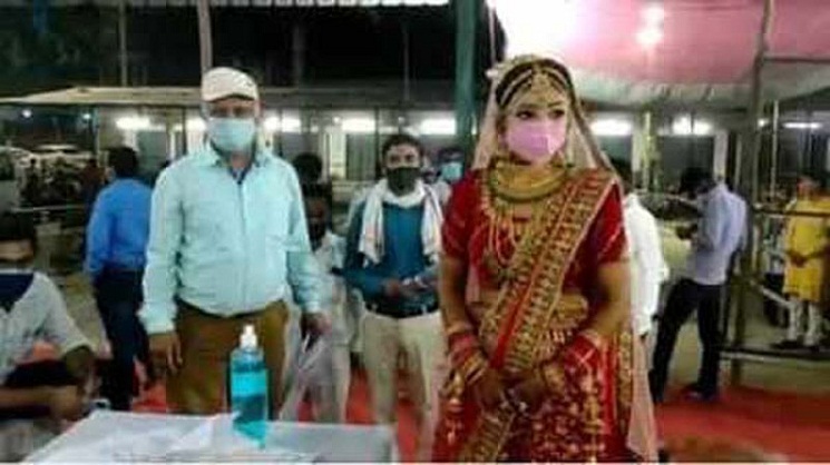 ভোটে জেতার খবর পেয়েই বিয়ের আসর থেকে ছুটে যান কনে