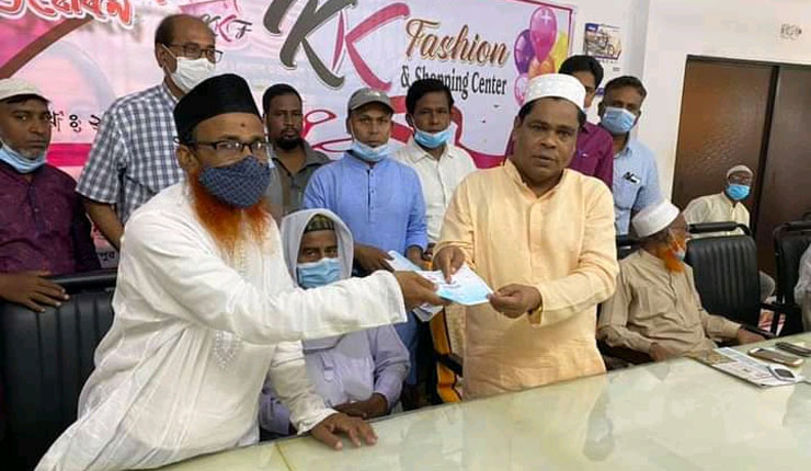 তাহেরপুর পৌর মেয়রের ঈদ উপহার পেলেন ইমাম-মুয়াজ্জিন 
