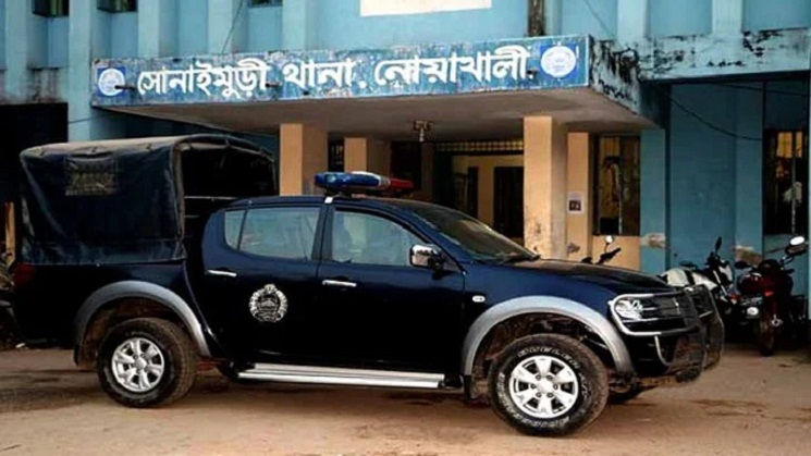 এসআইয়ের ড্রয়ার থেকে ঘুষের আড়াই লাখ টাকা বের করলেন এএসপি