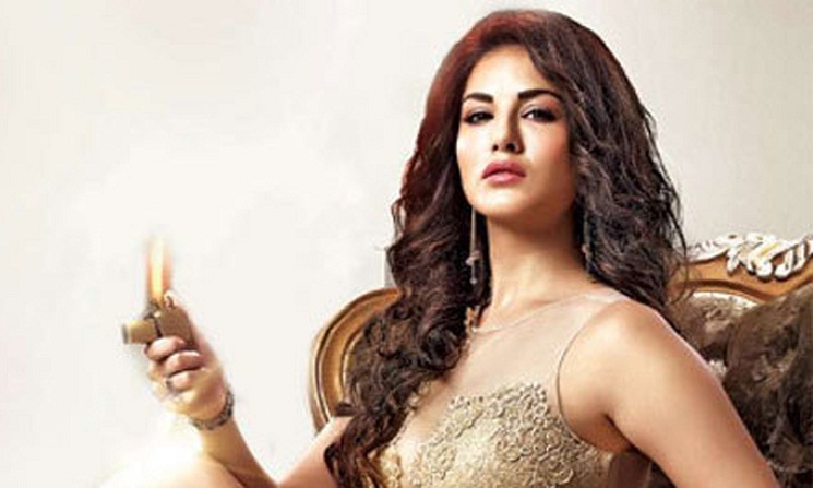 দশ হাজার বিদেশি কর্মীকে খাবার দিচ্ছেন সানি লিওন