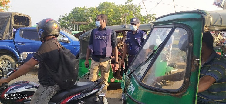 চট্টগ্রামে মাস্ক না পরায় আটক ৪৪, বন্ধ ২ দোকান