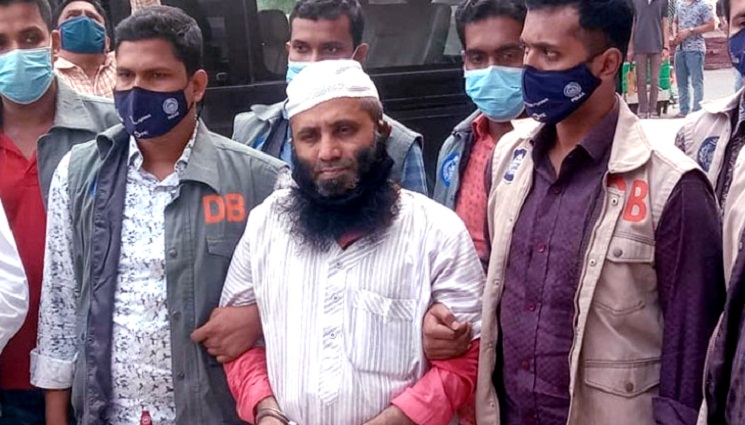 হেফাজত নেতা ফয়েজীর বিরুদ্ধে ধর্ষণ মামলা
