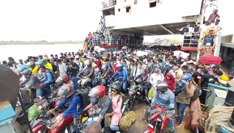 এক ফেরিতেই ৩ হাজারের বেশি যাত্রী