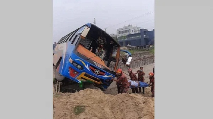 নাটোরে বাসচাপায় স্কুল শিক্ষকসহ ২ জন নিহত