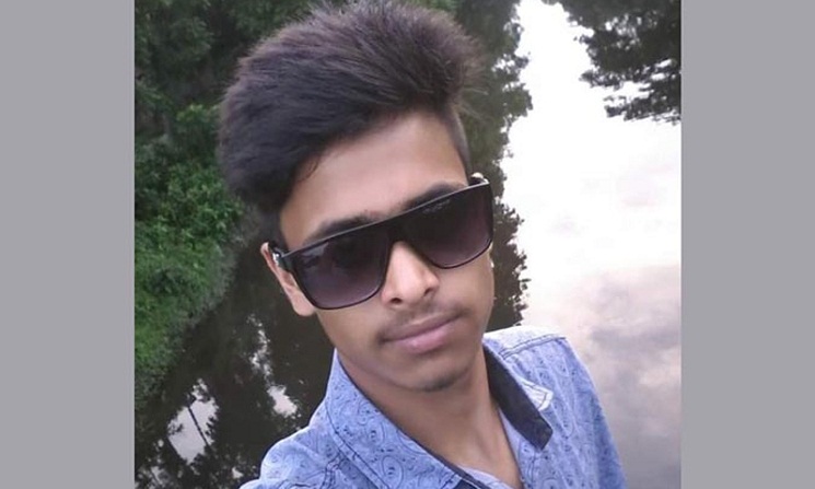 মেয়েদের ভয় দেখিয়ে প্রেমের সম্পর্ক গড়ে তুলতো কিশোর গ্যাং লিডার