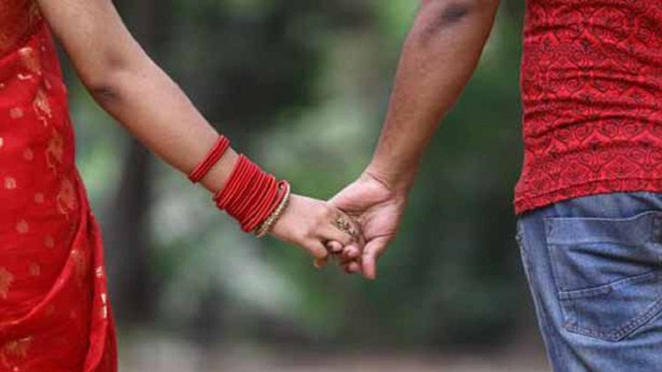 ধর্ম বোন বানিয়ে প্রবাসীর স্ত্রীকে নিয়ে উধাও