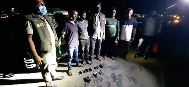 রাজধানীতে পুলিশের সঙ্গে ‘গোলাগুলিতে’ দুজন নিহত