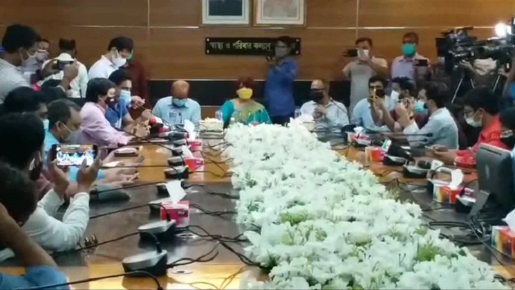 স্বাস্থ্য মন্ত্রণালয়ের সংবাদ সম্মেলন বর্জন সাংবাদিকদের