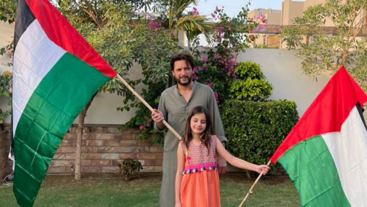 মেয়েকে সঙ্গে নিয়ে ফিলিস্তিনি শিশুদেরকে আবেগঘন বার্তা দিলেন আফ্রিদি