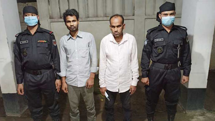 পেটের ভিতরে ৫৫০০ ইয়াবা আটক ২