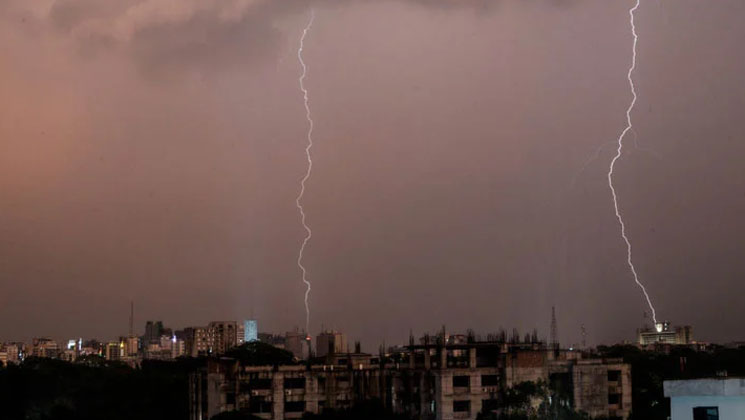 বজ্রপাত থেকে বাঁচার ১৮ উপায়