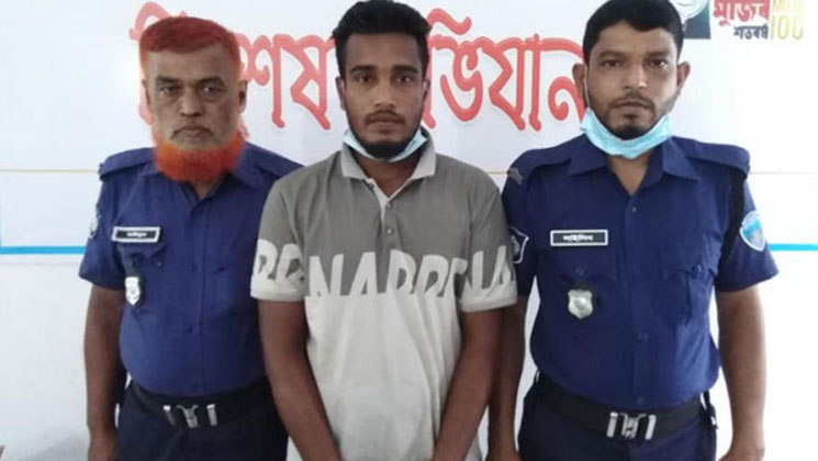 স্ত্রীকে কুপিয়ে হত্যা, স্বামী আটক