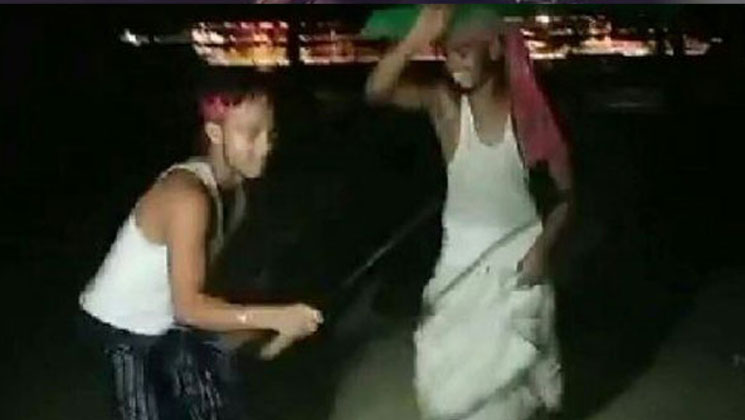যুবককে কোপানোর পর রামদা নিয়ে নাচ, উদযাপন! (ভিডিও)