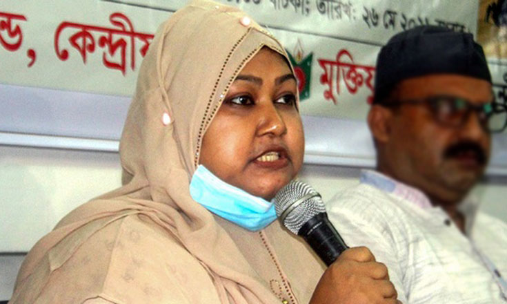কোন প্রশ্নের উত্তর না দিয়ে সংবাদ সম্মেলন থেকে পালালেন নুসরাত