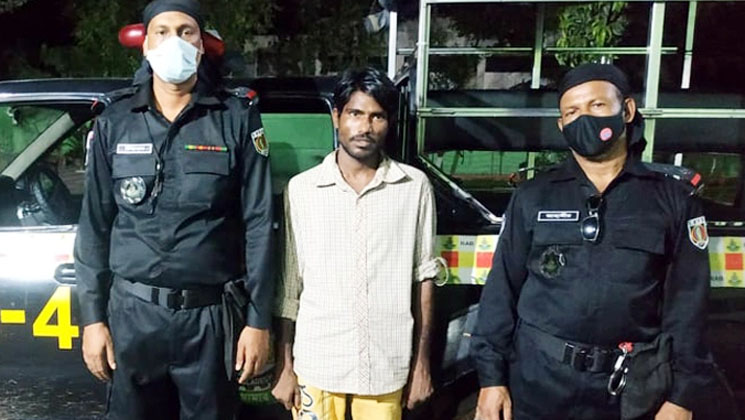 ছেলের সামনে বাবাকে কুপিয়ে হত্যা মামলার আসামি কালা বাবু গ্রেফতার