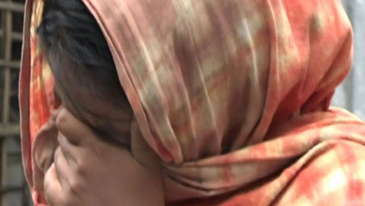 স্বামীর সহযোগিতায় গৃহবধূকে পালাক্রমে ধর্ষণ করলো ৩ যুবক