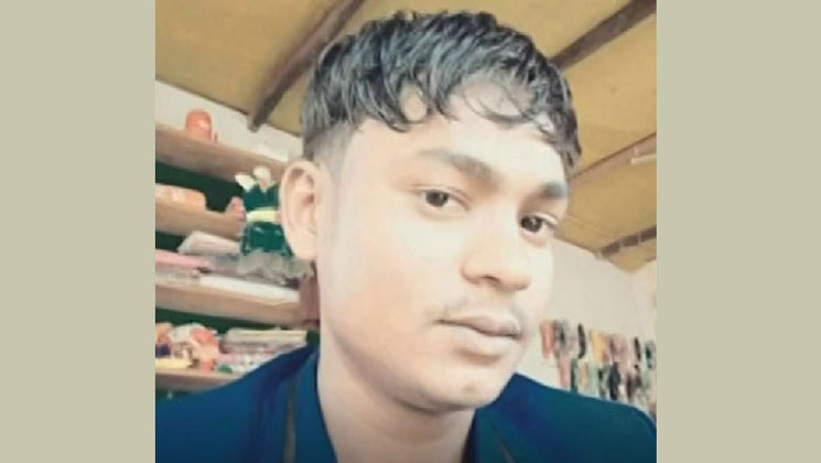 প্রধান শিক্ষককে পেটাল দপ্তরি
