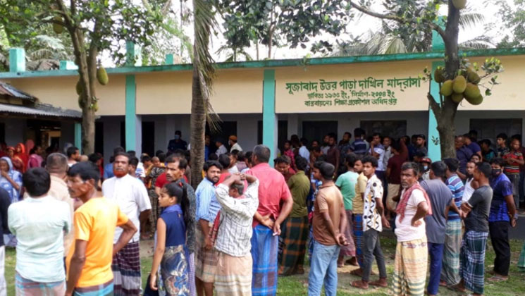 ছেলে মাদরাসায় গিয়ে দেখলেন পড়ে আছে বাবার গলাকাটা লাশ