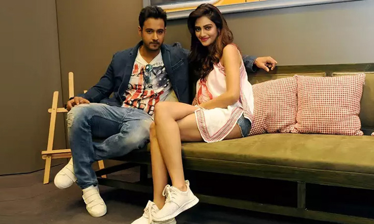 নিখিলের টাকায় বুক করা রিসোর্টে রাত কাটান যশ-নুসরাত!
