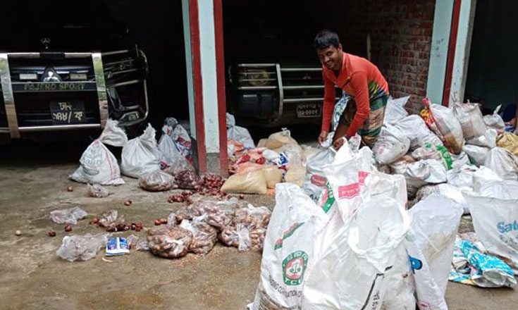 ৩৩৩ নম্বরে ফোন দিয়েও মেলেনি ত্রাণ, ইউএনওর গ্যারেজে নষ্ট হলো আলু-পেঁয়াজ