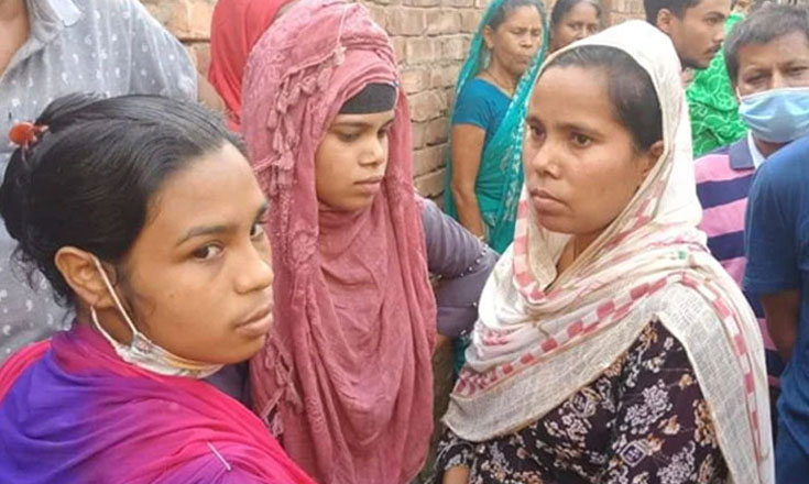 চোখে মরিচের গুঁড়া দিয়ে ছিনতাই, ৩ তরুণী আটক