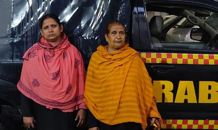 নারিকেলের ভেতর ৪০ লাখ টাকার হেরোইন, মা-মেয়ে আটক
