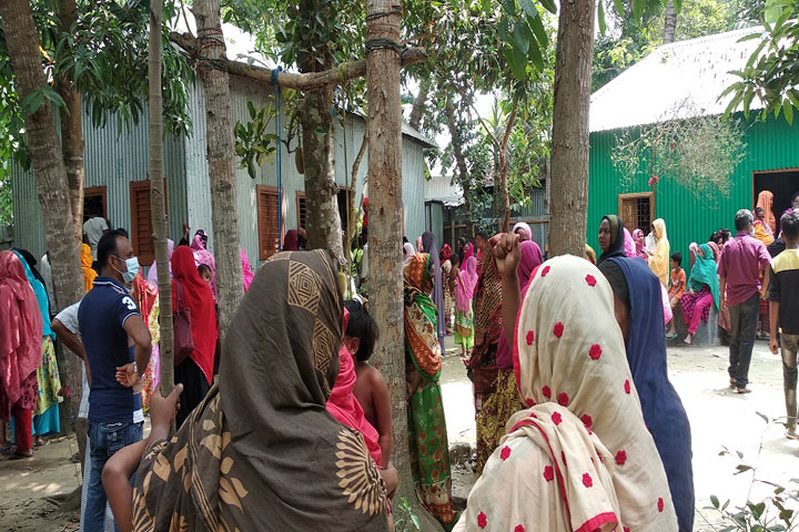 ধর্ষণচেষ্টার সময় লাথি মেরে কোমরের হাড় ভাঙল শিশুর