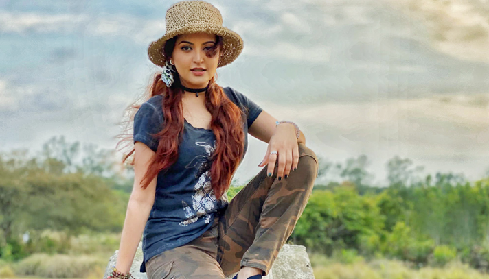 হঠাৎ ‘চুপ’ পরীমনি