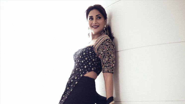 ৫৪ বছরেও মোহময়ী মাধুরী