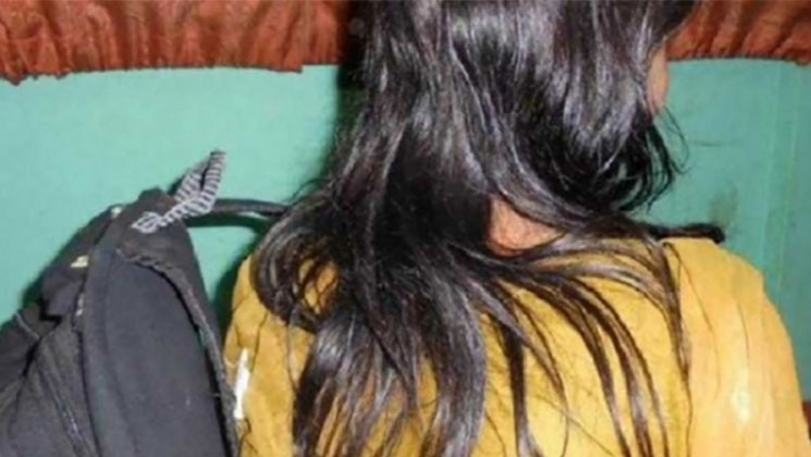 চাচার ভয়ে পালিয়ে বেড়াচ্ছেন কলেজছাত্রী