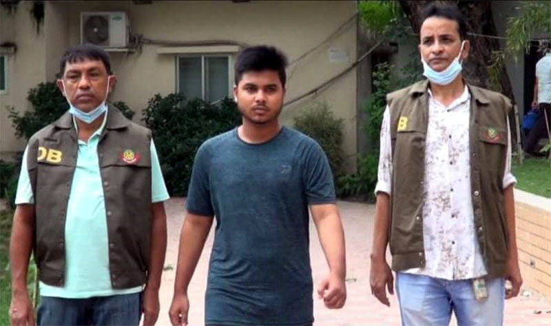 নারীদের ফেসবুক হ্যাক করে টাকা নিতেন তিনি