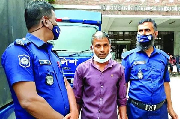 স্বপ্নে ‘মাছ কোপাচ্ছেন’ দেখে ঘুম ভেঙে পেলেন স্ত্রী-সন্তানদের টুকরো টুকরো লাশ
